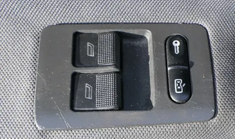 VW Polo 6N2 elektrischer Fensterheber Schalter Schaltereinheit links schwarz