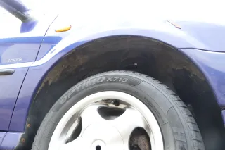 VW Polo 6N 6N1 Kotflügel vorne rechts LD5D blau lila - Bild 5