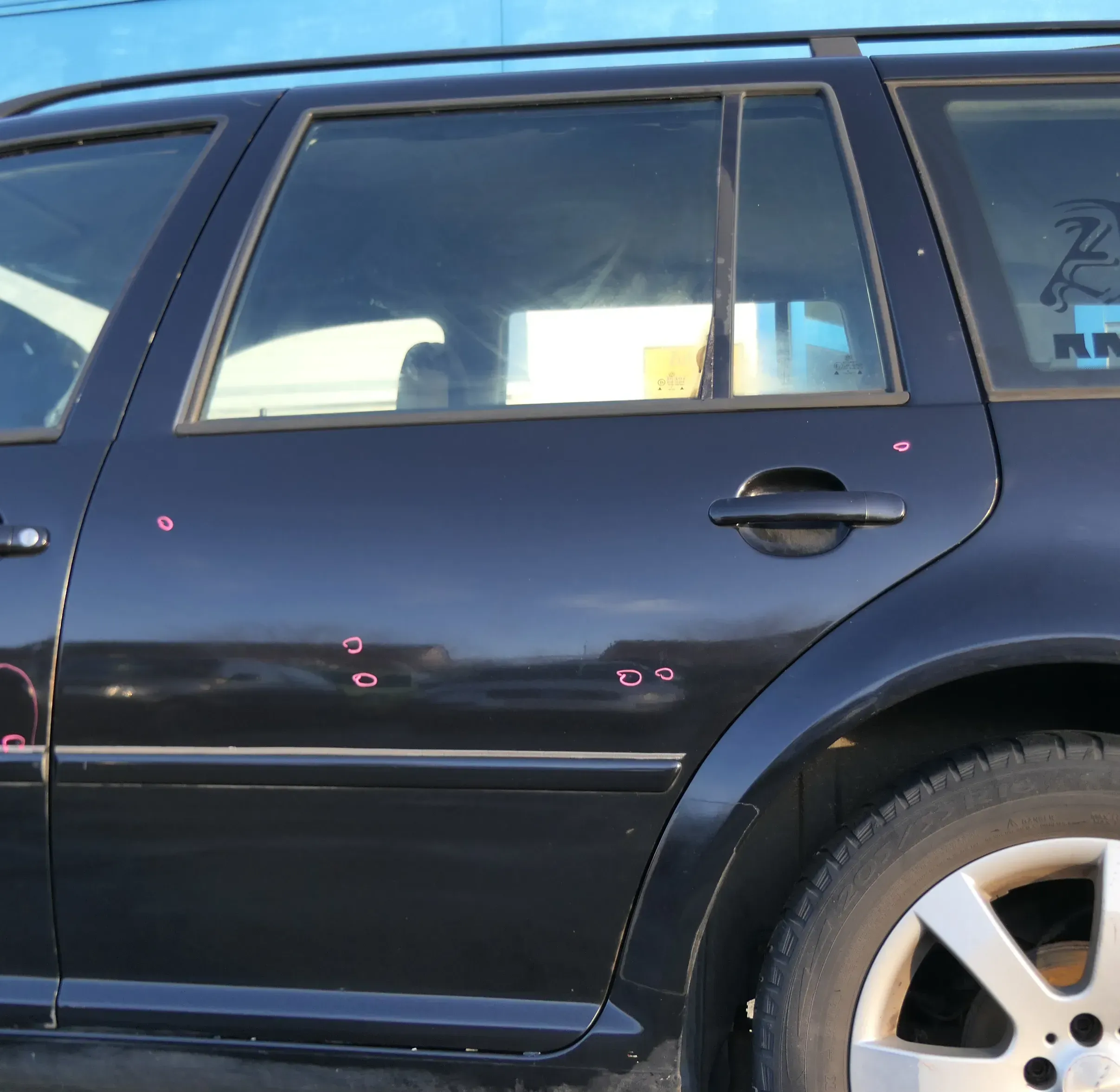 VW Golf 4 Bora Tür hinten links nur Kombi / Variant schwarz LC9Z - Bild 1
