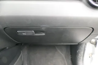 Audi A1 1X Handschuhfach Griff für Handschuhfachdeckel Deckel Klappe schwarz - Bild 1