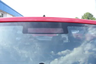 VW Polo 6N Heckklappe Klappe hinten Kofferraumklappe mit Scheibe rot LP3G - Bild 4