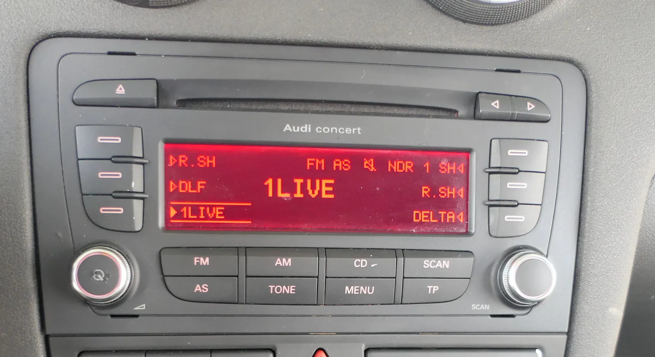 Audi A3 8P Radio CD Player Original concert 8P0035186G mit Code - Bild 1