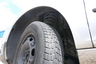VW Fox Kotflügel vorne links silber LA7W - Bild 3