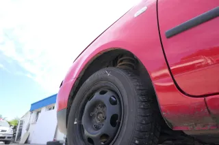 VW Lupo Kotflügel vorne links rot LP3G vorn - Bild 2