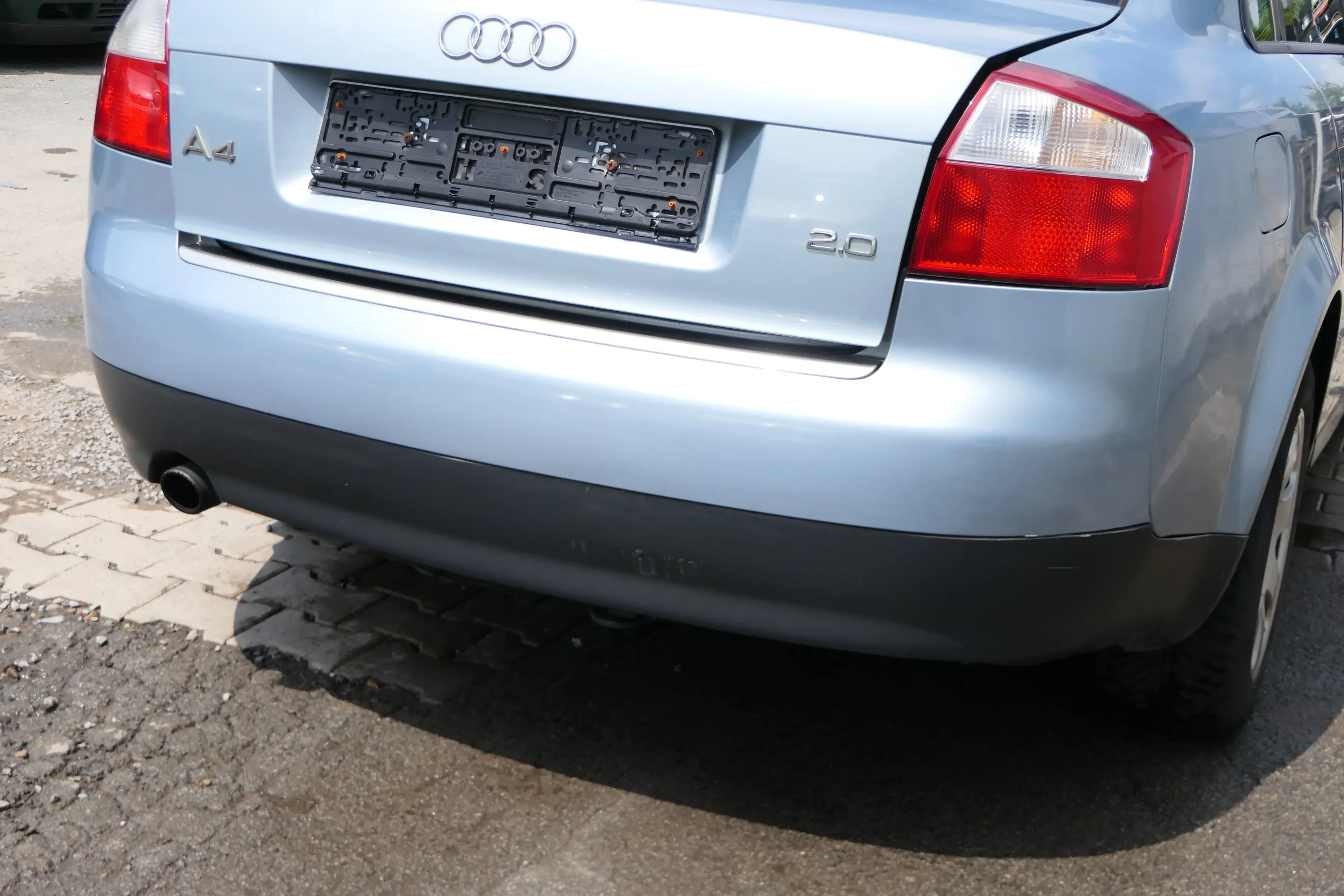 Audi A4 8E B6 Limousine Stoßstange hinten mit Spoiler blau LY7R - Bild 1