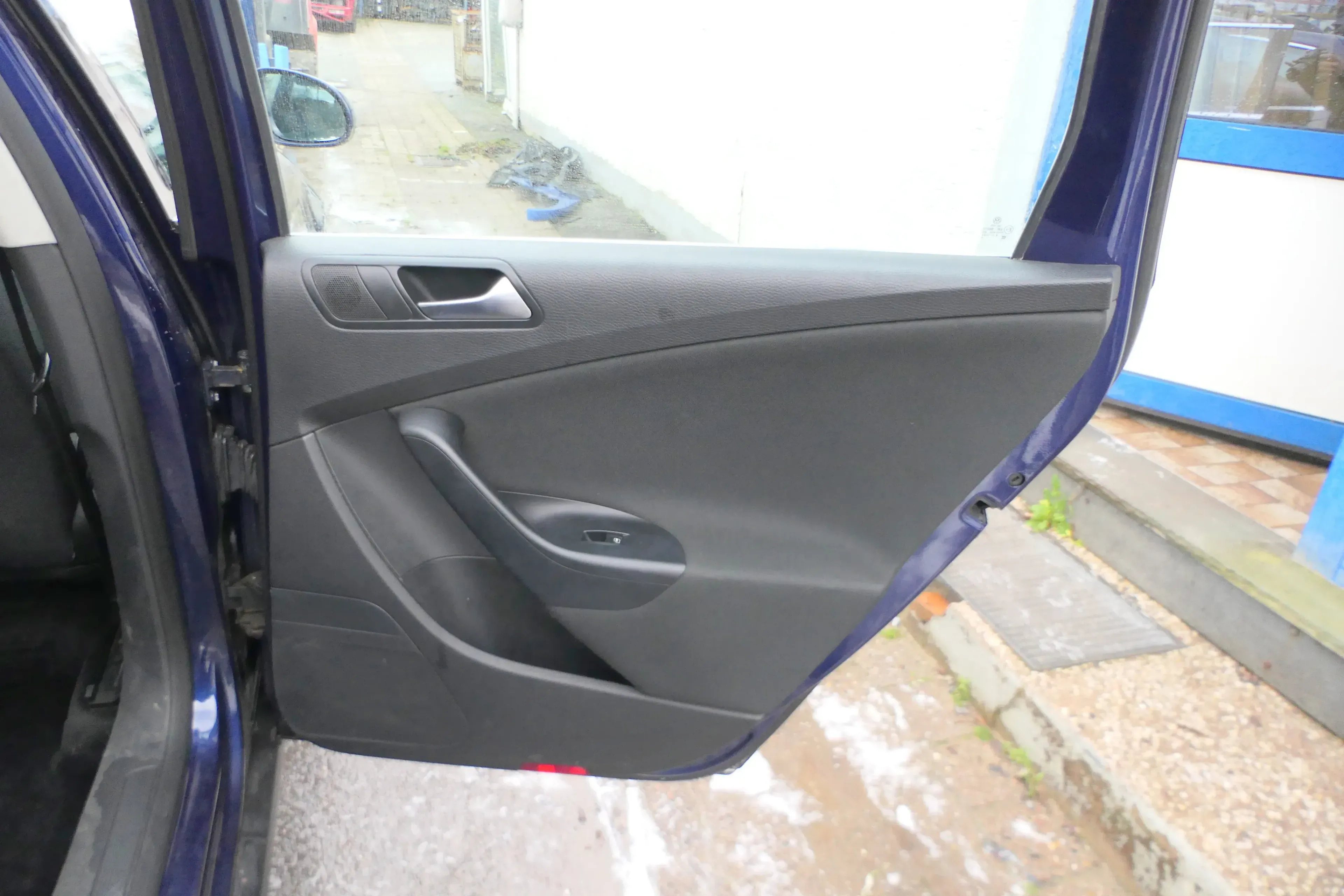 1x VW Passat 3C Variant Türverkleidung Verkleidung Tür hinten rechts schwarz - Bild 1