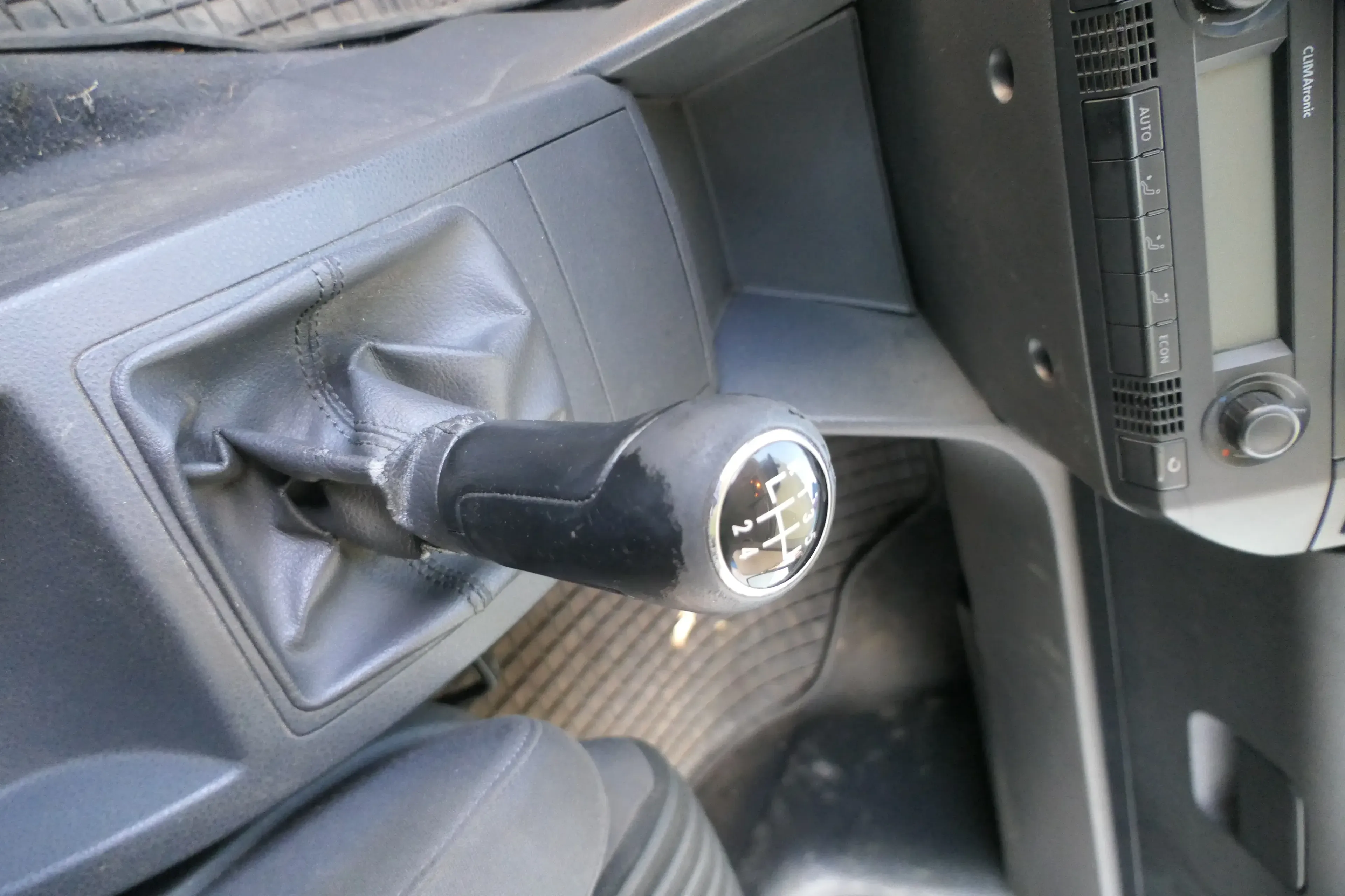 VW Polo 9N 9N3 Schaltknauf Schaltsack Schaltung 6Q1711113G Leder schwarz - Bild 1