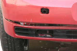 VW Polo 6N Stoßstange vorne 2-geteilte Frontstoßstange rot braun LC3M Stoßfänger - Bild 2
