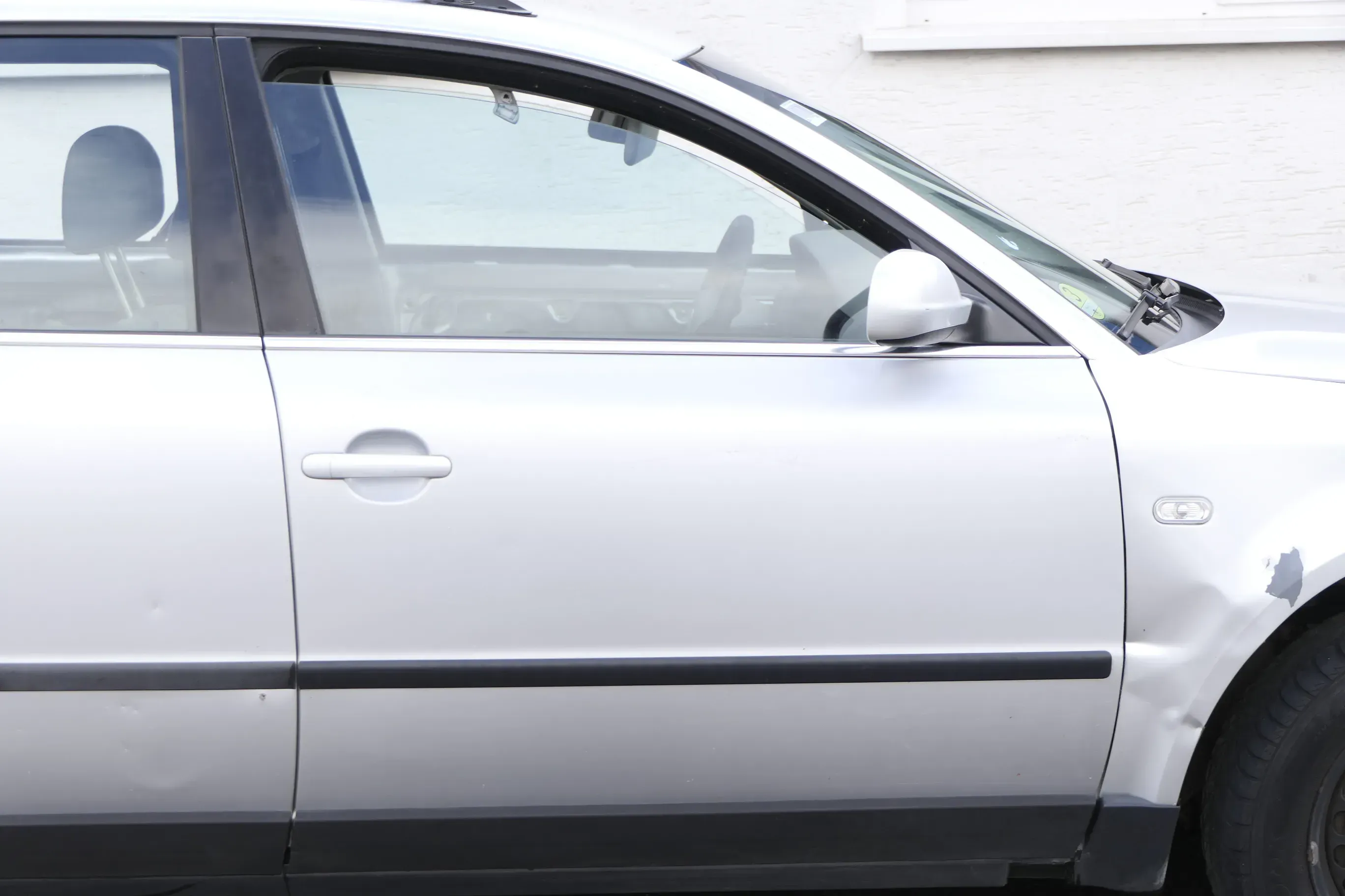 VW Passat 3B 3BG Kombi + Limo Tür vorne rechts Beifahrertür grau silber LA7W - Bild 1