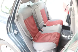 VW Polo 9N 9N3 Sitz Rückbank Sitzfläche Sitze 3 Punkt Gurt hinten rot Kopfstütze - Bild 3