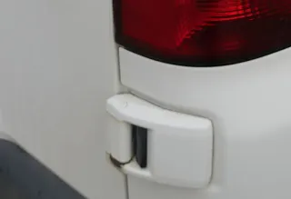 1x VW T% Scharniere für Tür für Flügeltür links hinten unten weiß - Bild 1