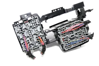 VW Touareg 7L Sicherungskasten 7L0937535B Zentralelektrik Relaisträger - Bild 3