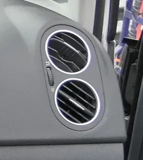 VW Golf Plus 5M Lüftungsdüse Düse Lüftung vorne rechts schwarz 5M0819704H - Bild 1