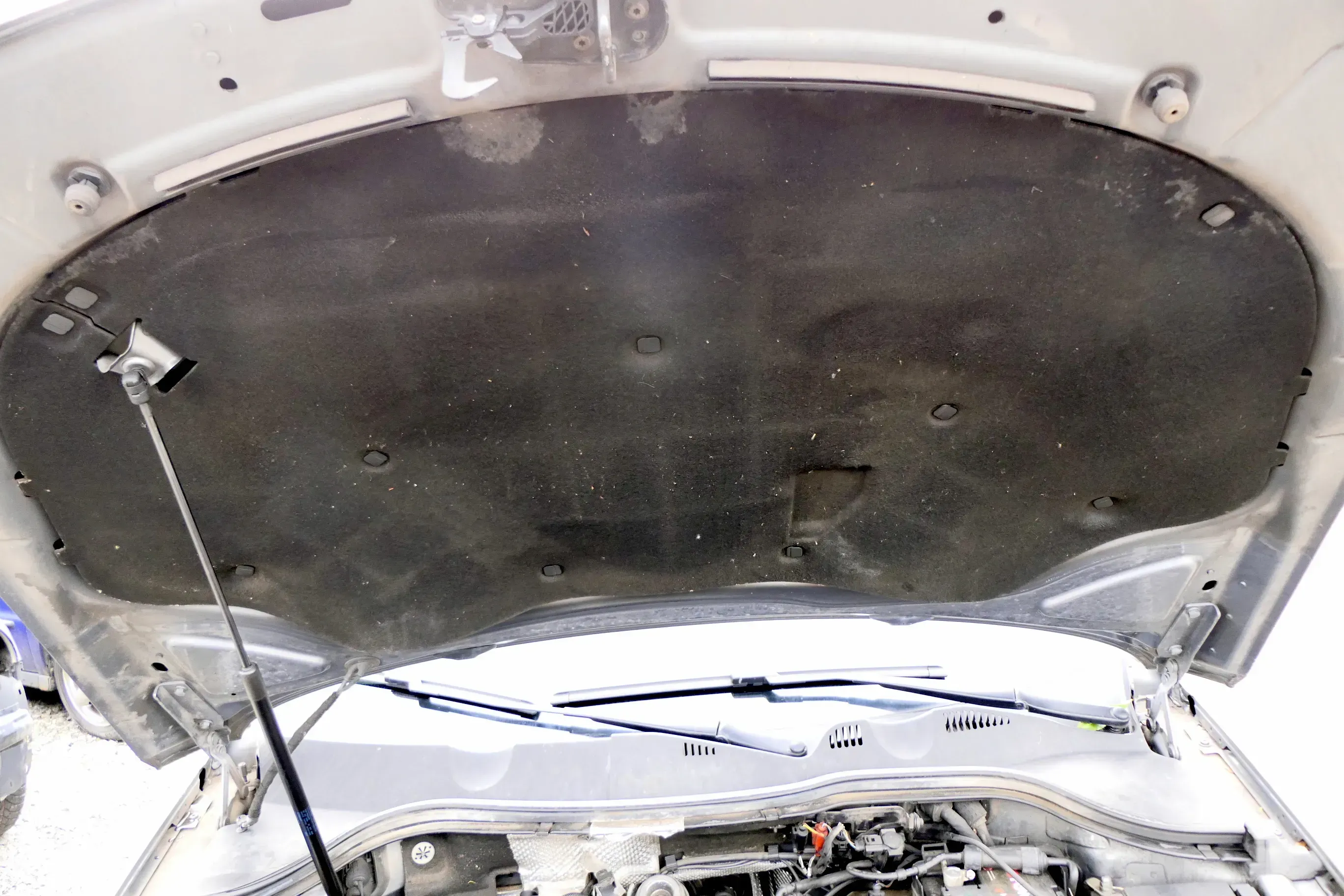 VW Passat 3C Dämpfung Motorhaube Dämmung Motorhaubendämmung Dämmmatte ab ca.2007 - Bild 1