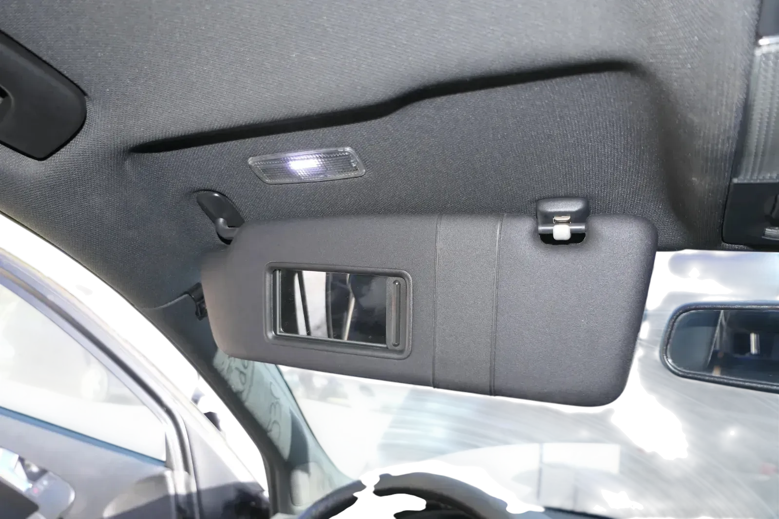 Audi A3 8P Sonnenblende links vorne 8P0857551A schwarz beleuchtet - Bild 1