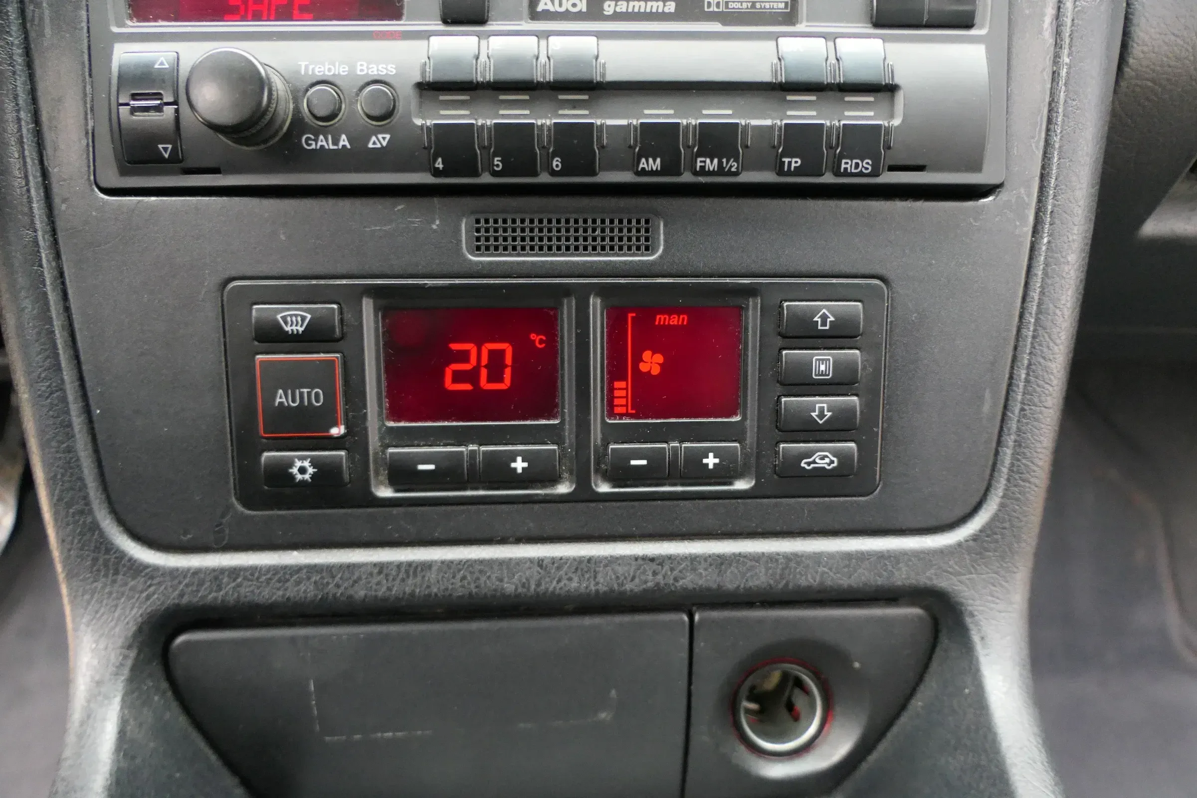 Audi A3 8L Steuergerät Klimaanlage Klimabedienteil 8L0820043B Climatronic A4 B5 - Bild 1