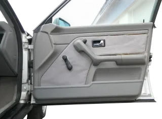 Audi 80 Türverkleidung Verkleidung Tür vorne rechts Griff Öffner Türgriff grau - Bild 3