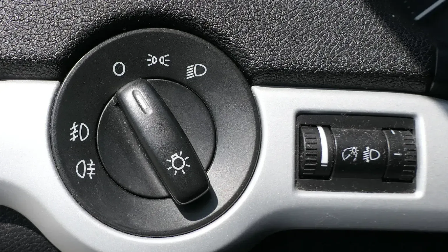 Skoda Octavia 1Z Lichtschalter Schalter Licht  1Z0941431G Nebelscheinwerfer ## - Bild 1