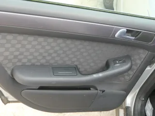 1x A6 4B Türverkleidung Verkleidung Tür hinten links schwarz soul Griff - Bild 4