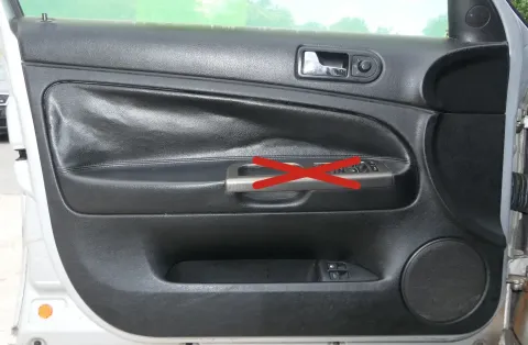 1x Passat 3BG Türverkleidung Verkleidung Tür vorne links Leder Griff Öffner schw