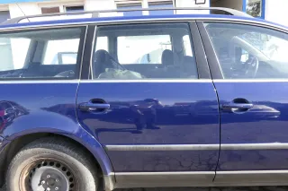 VW Passat 3B 3BG Kombi Variant Tür hinten rechts blau LA5E - Bild 1