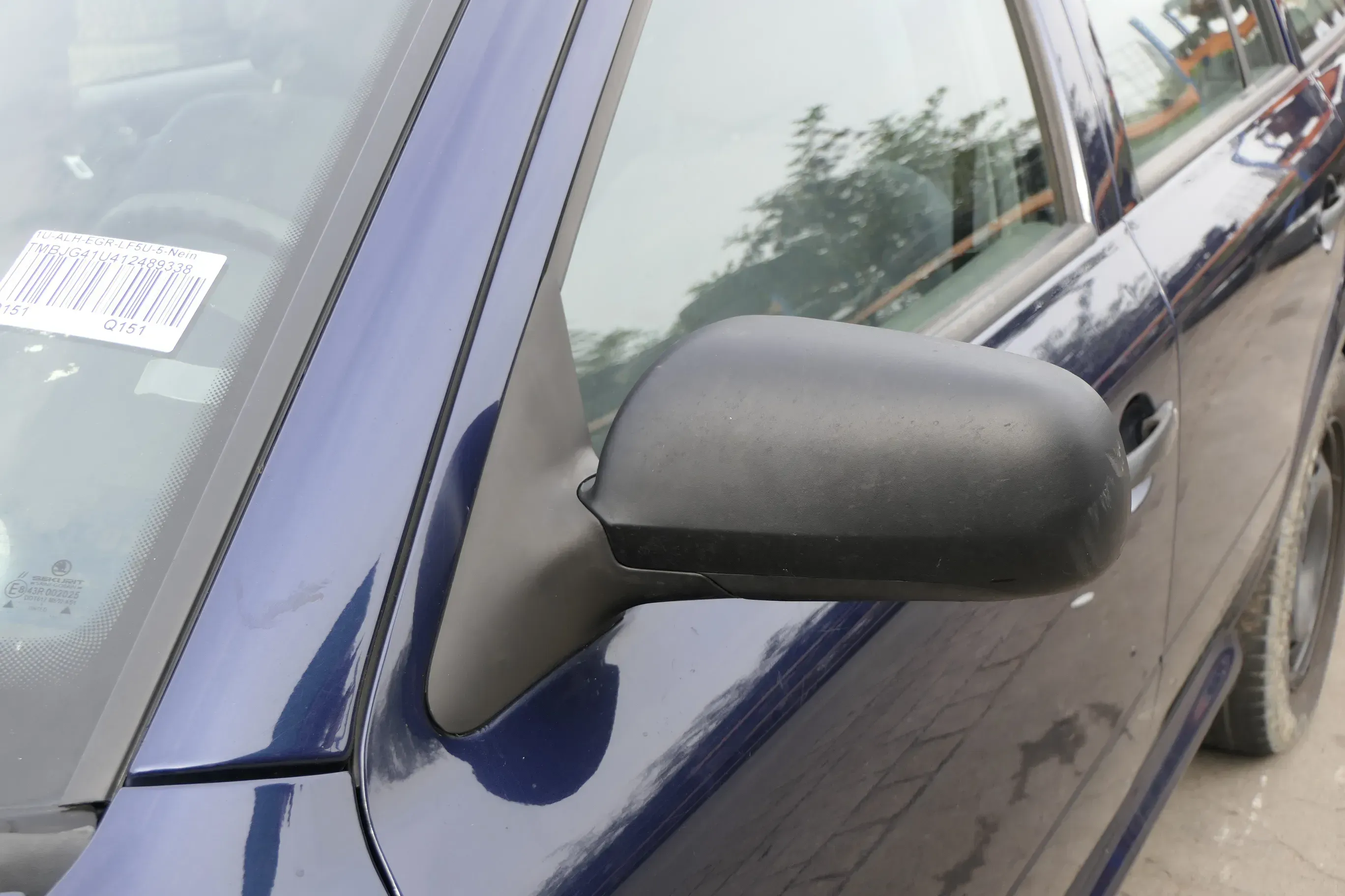 Skoda Octavia 1U elektrisch Spiegel Außenspiegel links mit Glas schwarz - Bild 1