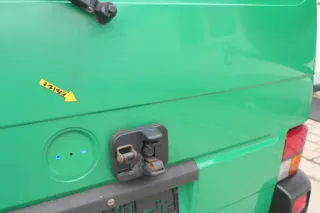 VW T4 Transporter Heckklappe Klappe hinten Kofferraumklappe grün Polizei Scheibe - Bild 6