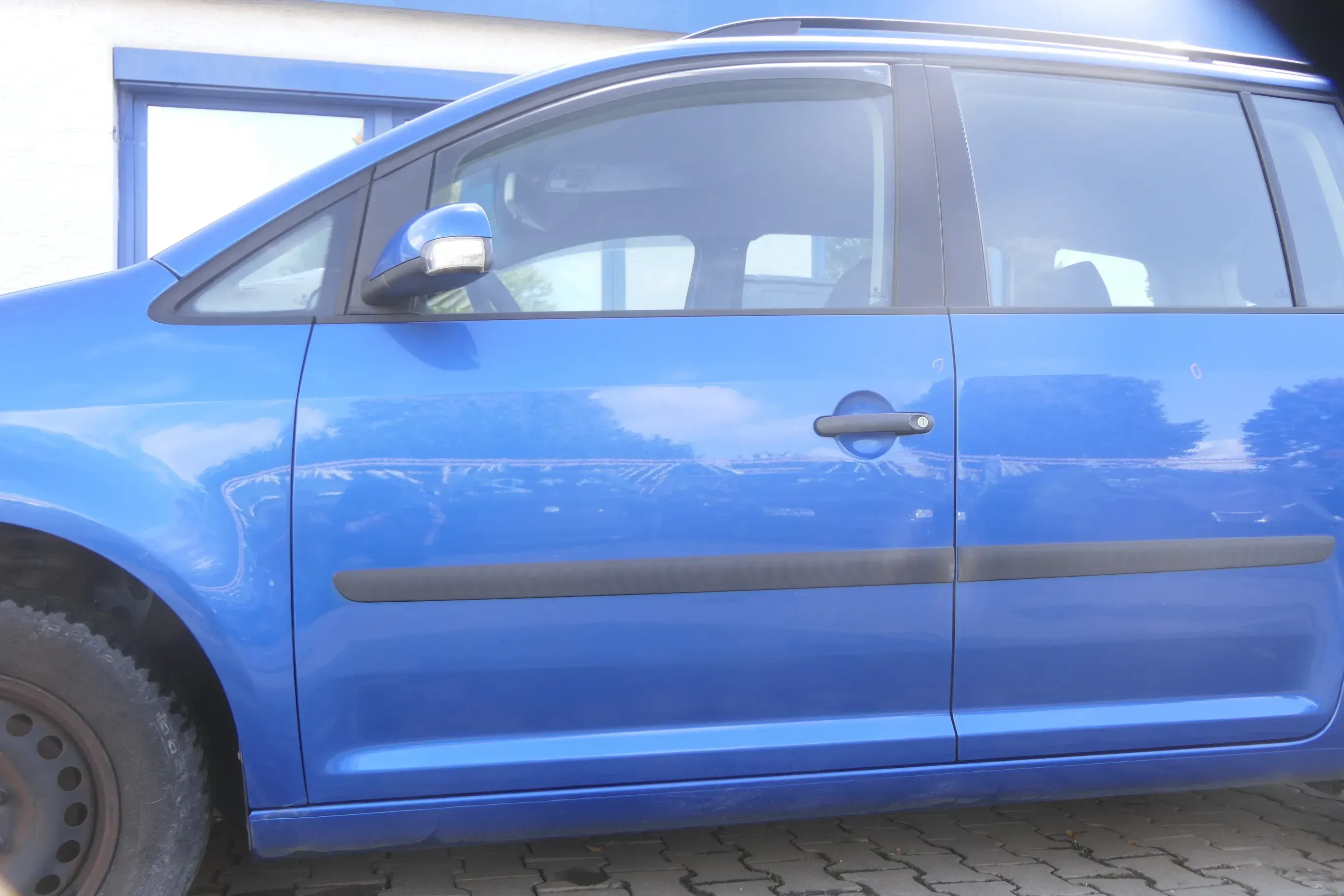 VW Touran 1T 1T3 Tür vorne links Fahrertür blau LA5X OHNE Anbauteile Cross - Bild 1