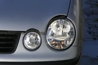 VW Polo 9N Stoßstange Frontstoßstange vorne silber LA7W - Bild 4