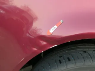 Audi A6 4B Kotflügel vorne links rot LZ3L (bis ca.Mitte 2001 passend   - DELLE - Bild 5