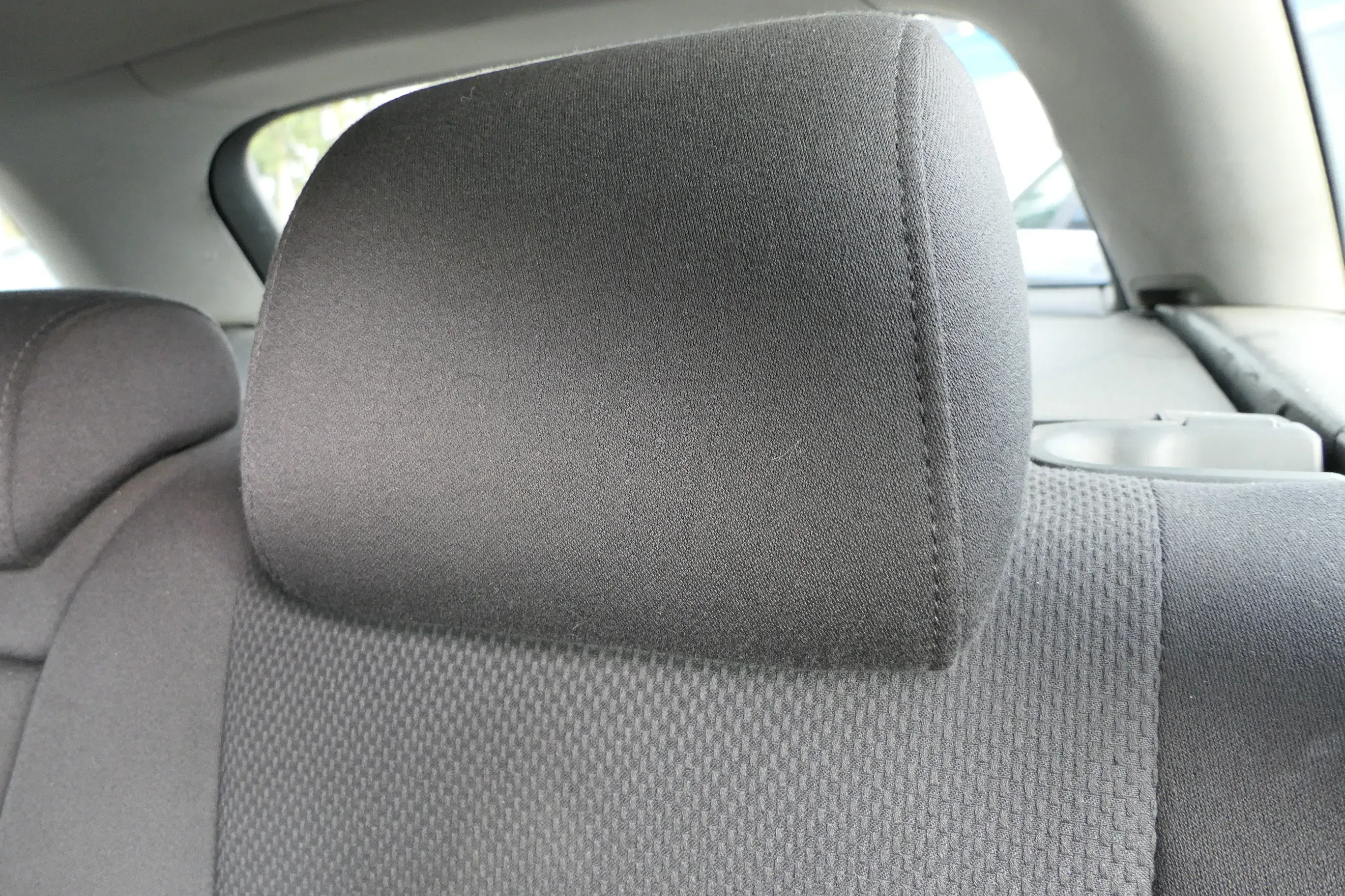 Audi A4 B6 8E Kopfstütze hinten rechts oder links schwarz / soul 8E0885973G - Bild 1