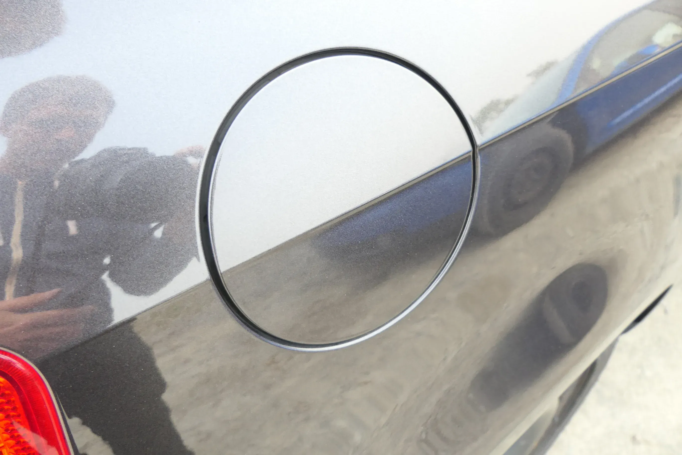 Audi A3 8P Tankdeckel Klappe Tankklappe Deckel Tank grau LZ7L 2/3-Türer - Bild 1