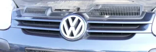 VW Golf 5 Grill Kühlergrill VW Zeichen Logo grau blau LC5F  Emblem VW - Bild 1