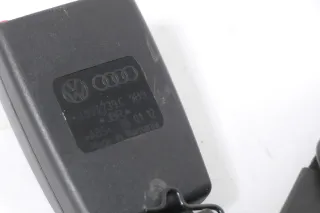 Audi A1 8X Gurtschloß Schloß Gurt hinten Mitte Sitz Doppelgurtschloß links - Bild 4
