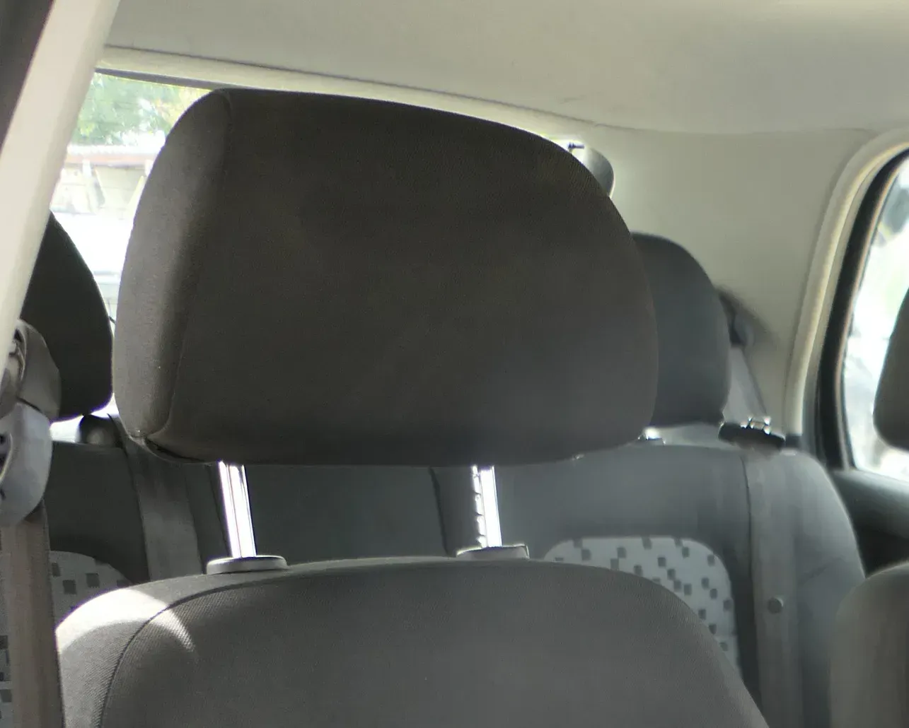 1x Skoda Fabia 6Y Kopfstütze vorne vorn rechts oder links anthrazit dunkel onyx - Bild 1