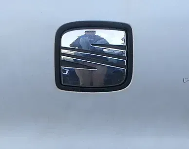 Seat Ibiza 6K Zeichen Emblem Öffner Griff Heckklappe Schloß Schlüssel - Bild 1