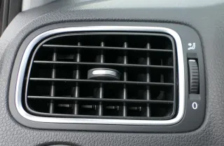 VW Polo 6R Lüftungsdüse Düse Lüftung vorne links 6R0819703R schwarz - Bild 1
