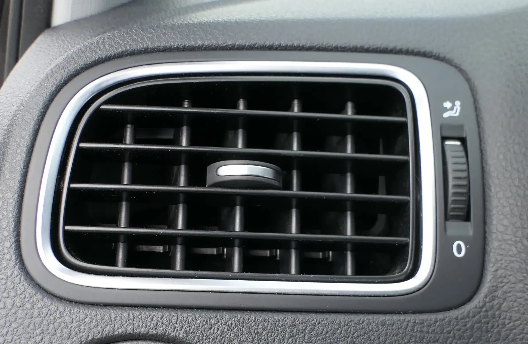 VW Polo 6R Lüftungsdüse Düse Lüftung vorne links 6R0819703R schwarz - Bild 1