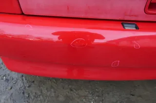 VW Polo 6N Stoßstange hinten 2-geteilte Heckstoßstange rot LP3G Stoßfänger - Bild 4