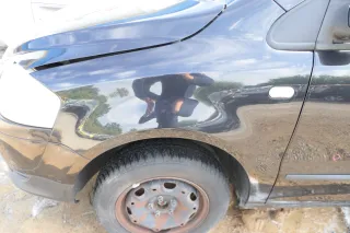 VW Fox Kotflügel vorne links schwarz LC9Z - Bild 2