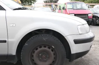 VW Passat 3B Kotflügel vorne rechts silber LB7Z grau - Bild 1
