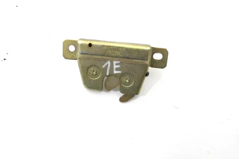 VW Golf 3 4 1E Cabrio Heckschloß Schloß unten an Heckklappe 1E0827505 Fanghaken - Bild 1