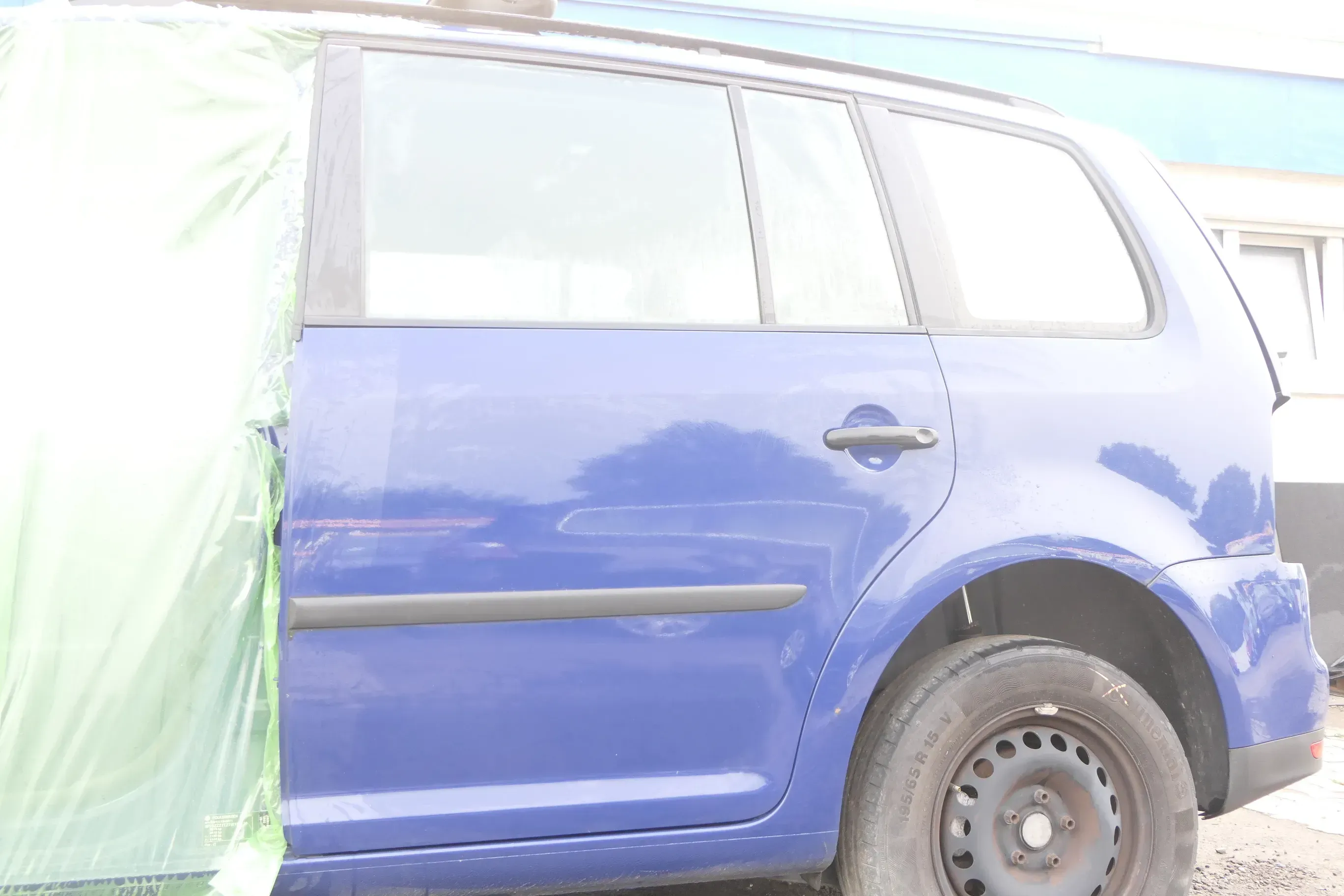 VW Touran 1T3 1T Tür hinten links Fahrerseite blau LL5M - ohne Anbauteile - Bild 1