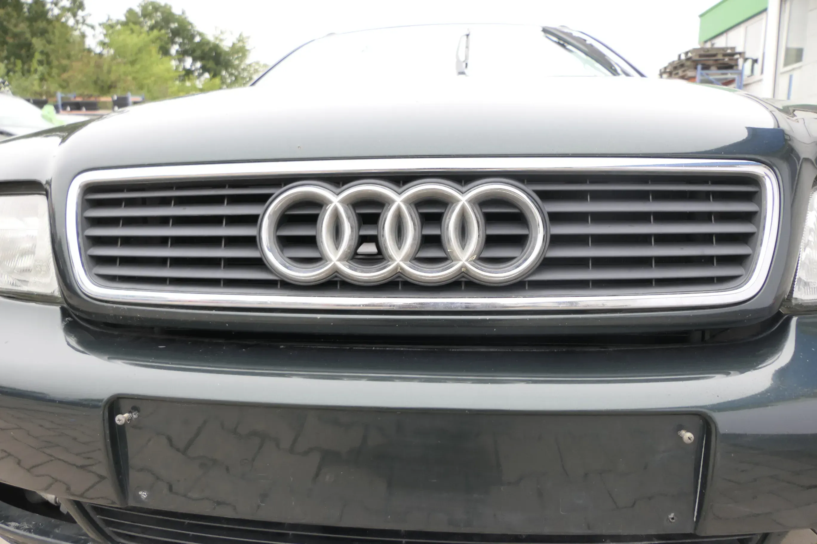 Audi A4 B5 bis 1999 Zeichen Kühlergrill Grill 8D0853651A 8D0853651J (bis ca.1999 - Bild 1