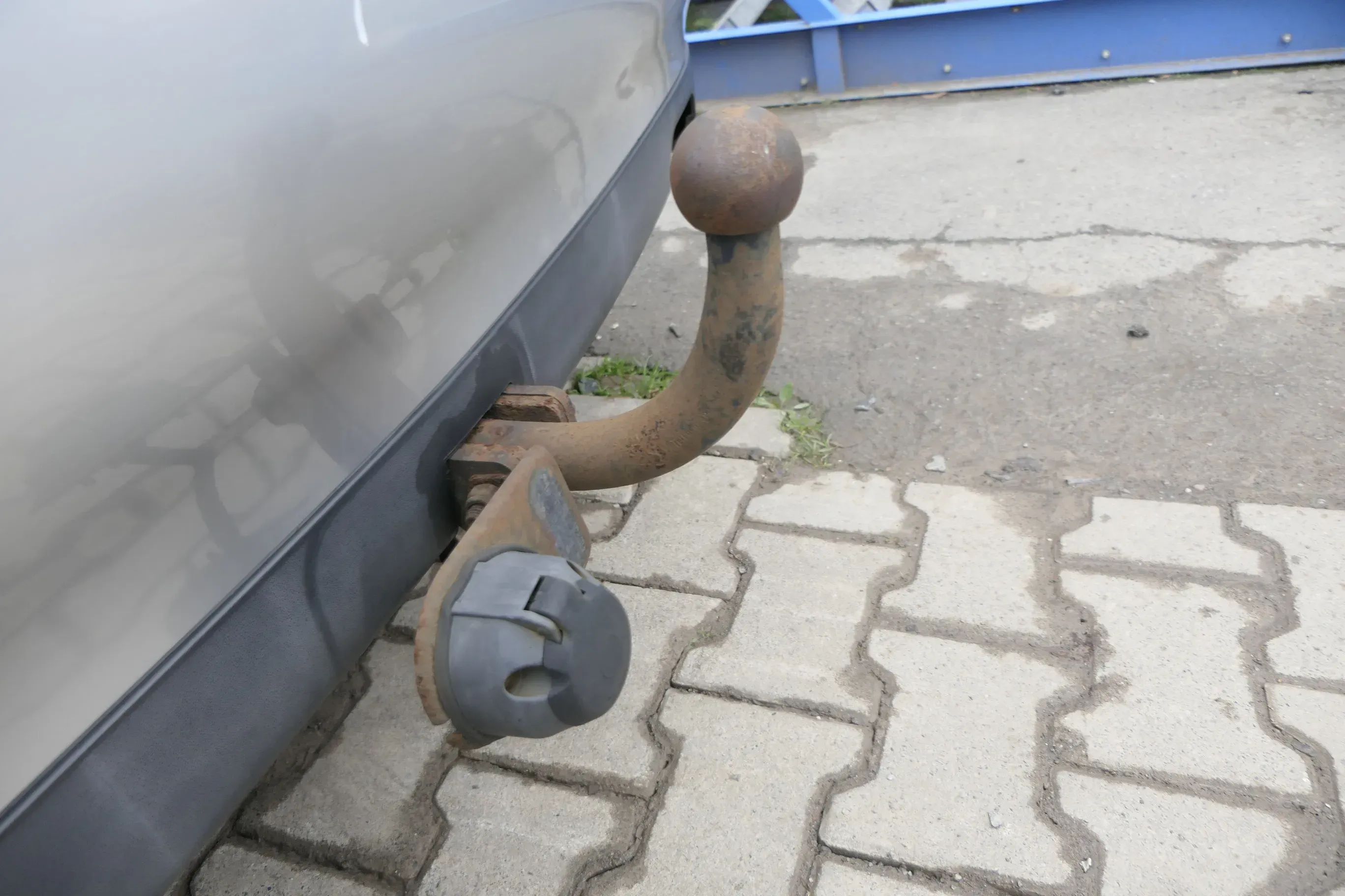 VW Polo Kombi 6KV feste starre Anhängerkupplung mit Kabelbaum - Bild 1