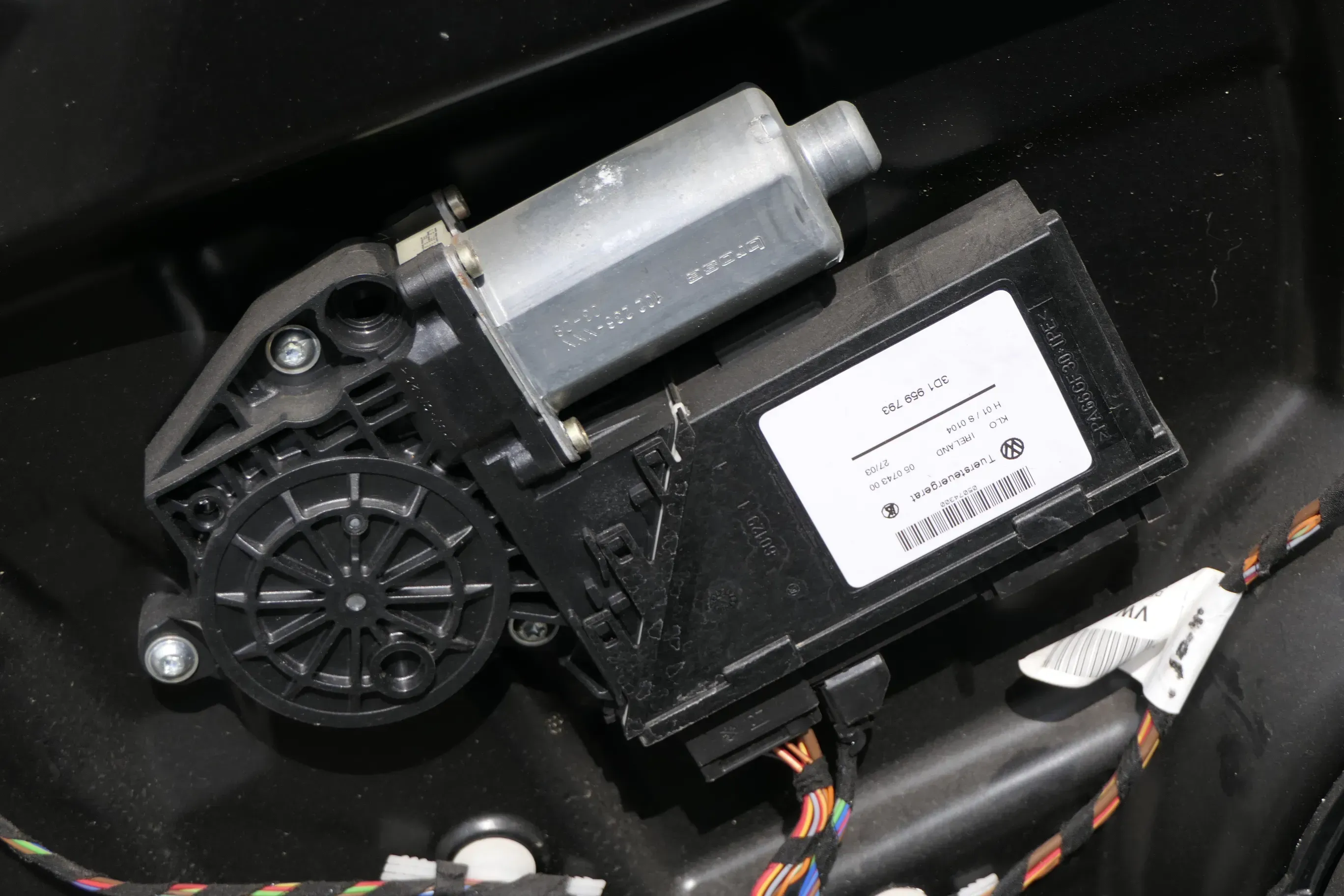 VW Touareg 7L ektrischer Fensterheber vorne links 3D1959793 Fensterhebermotor - Bild 1