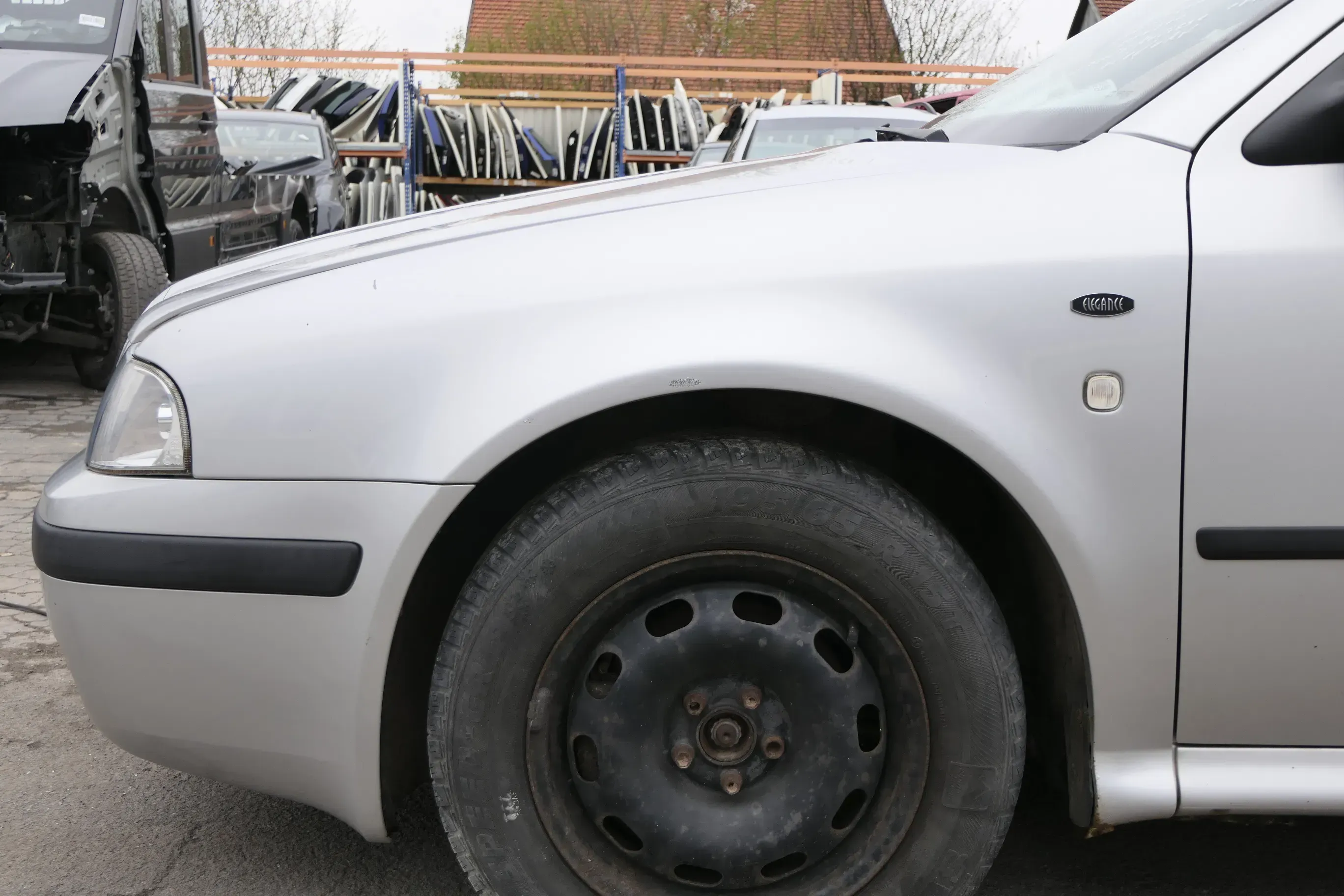 Skoda Octavia 1U Kotflügel vorne links silber 9102 LF7T auch Combi - Bild 1