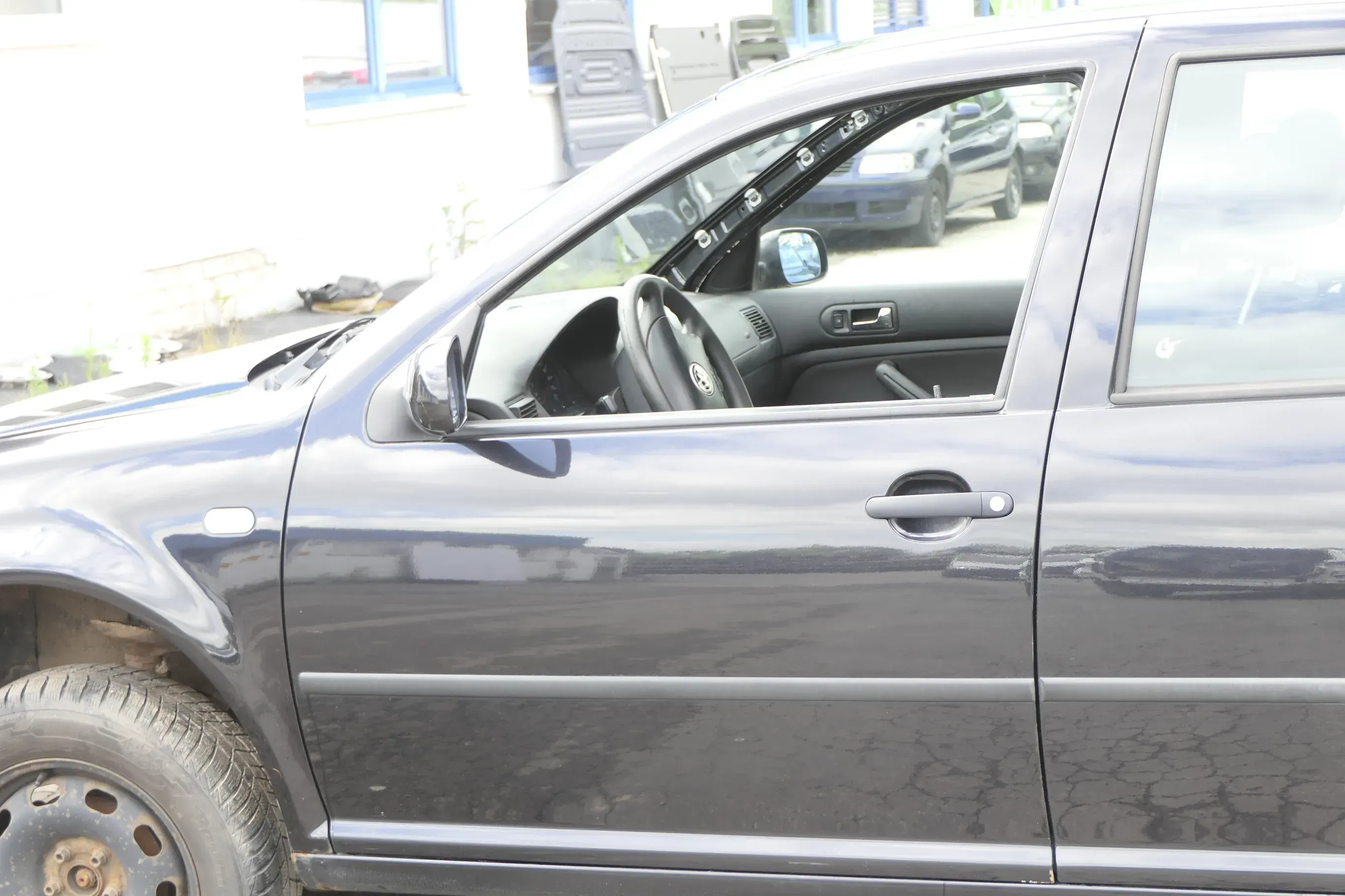 VW Golf 4 Bora Tür vorne links Fahrertür 4/5-Türer Kombi Variant schwarz LC9Z 82 - Bild 1