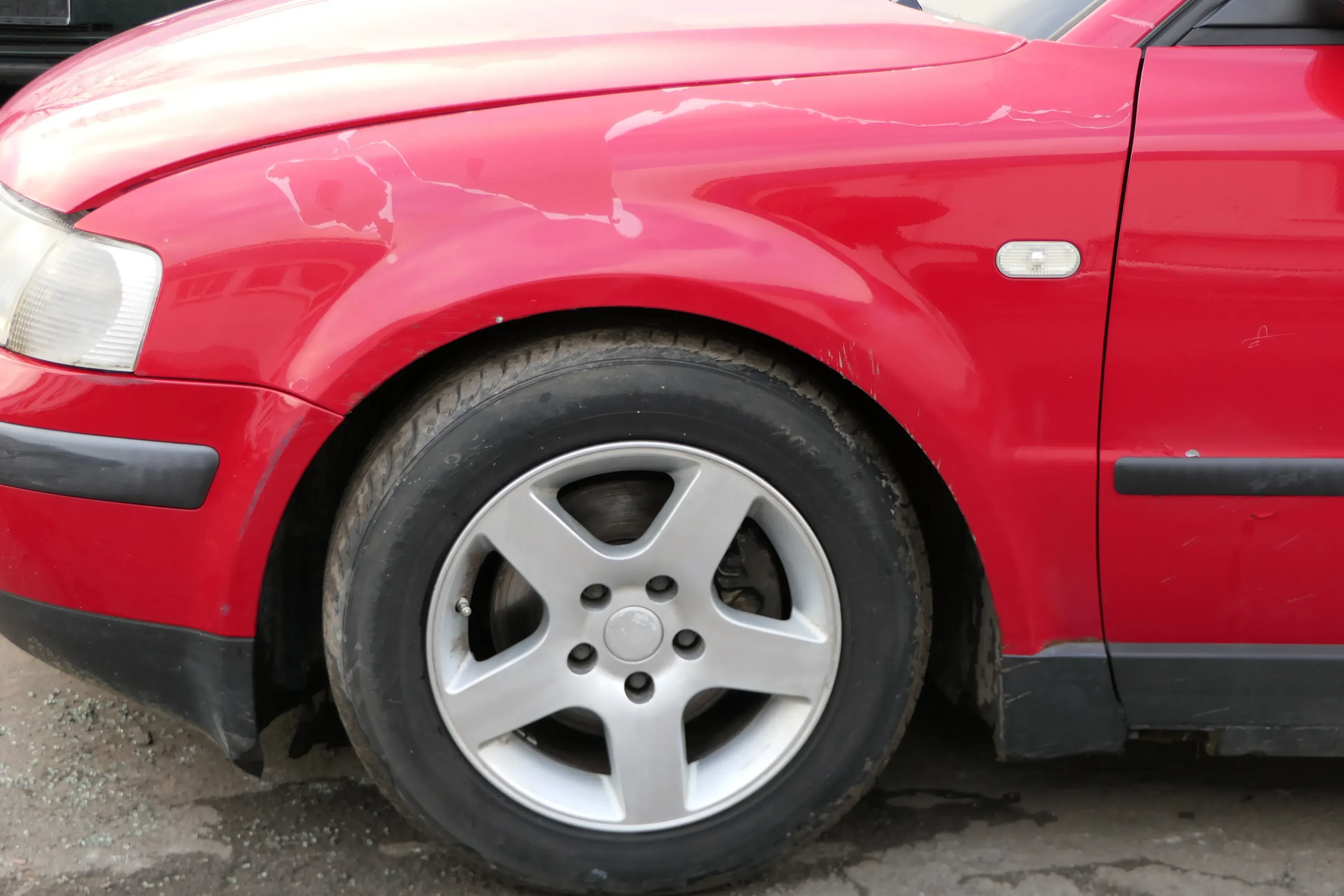 VW Passat 3B Kotflügel vorne links rot LY3D - Bild 1