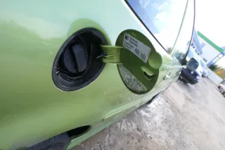 VW Polo 6N2 6N Tankdeckel Deckel Tank Tankverschluß grün LA6M - Bild 2